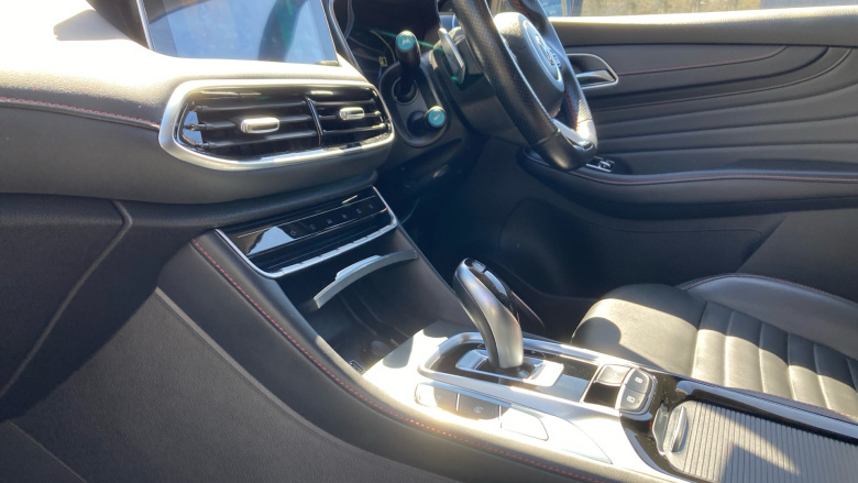MG HS 1.5 T-GDI Trophy 5dr DCT Petrol Hatchback